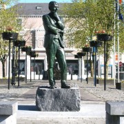 6a-Michael-Hartnett-Monument-Limerick-2010